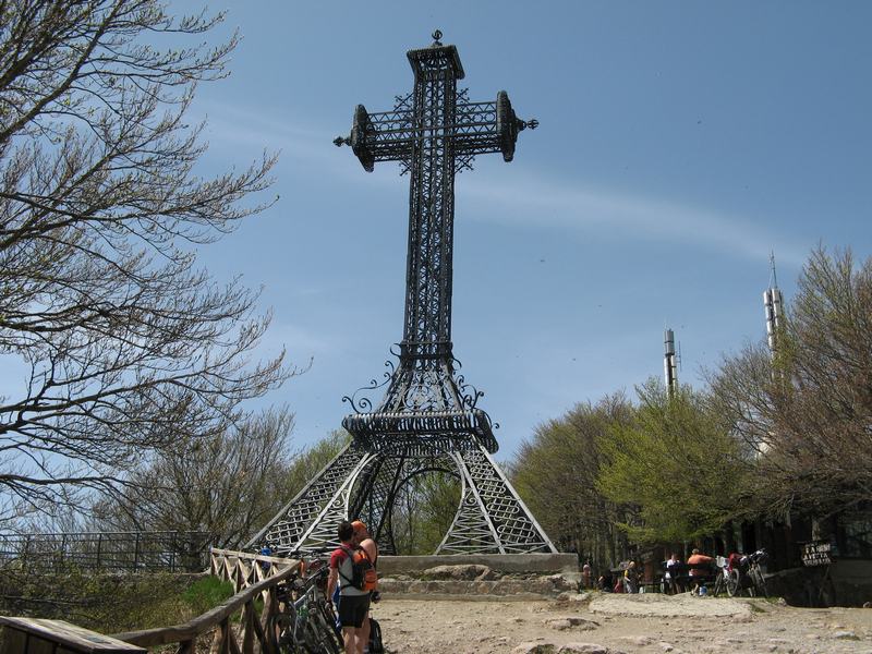 309 Ein Eiffelturm in Kreuzform.JPG